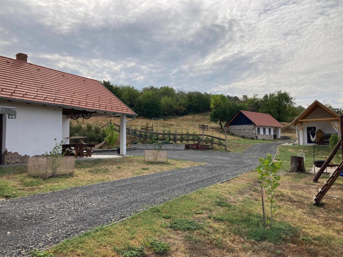 Kishosszuret Vendeghaz Hotel Pécsvárad Buitenkant foto