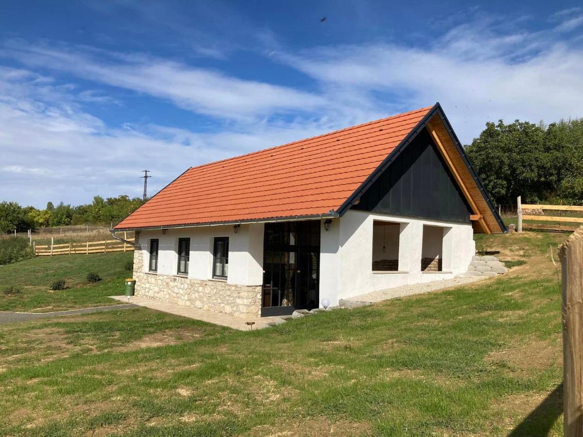 Kishosszuret Vendeghaz Hotel Pécsvárad Buitenkant foto