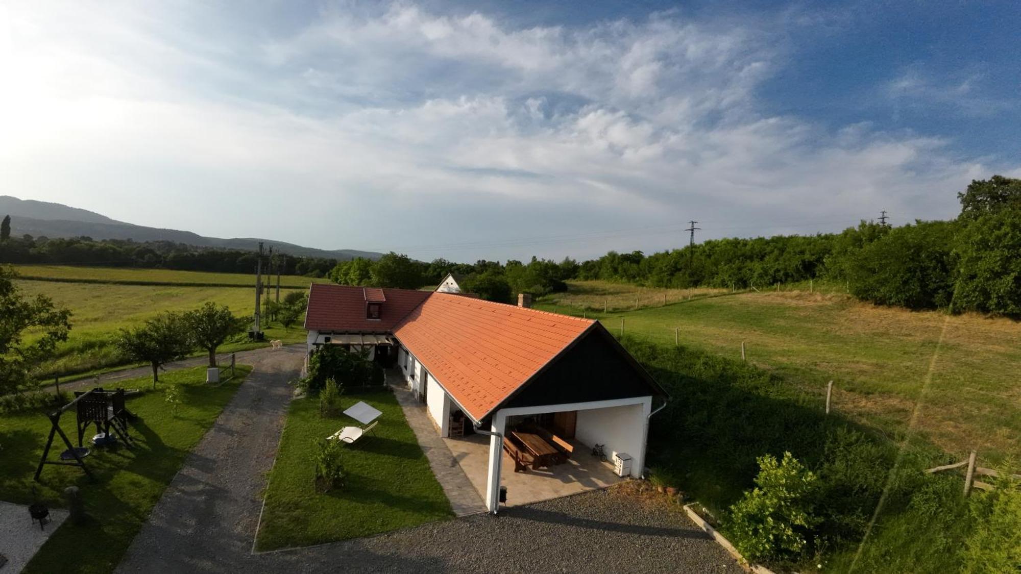 Kishosszuret Vendeghaz Hotel Pécsvárad Buitenkant foto