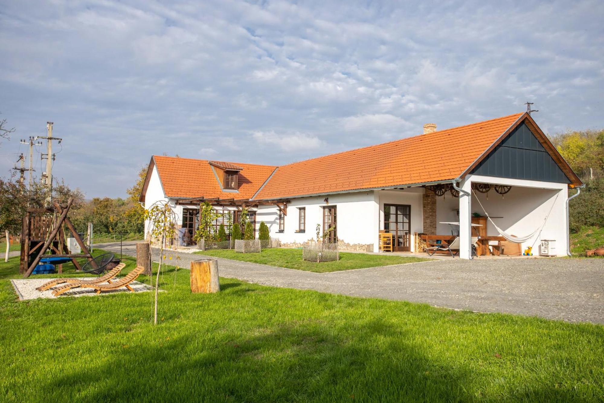 Kishosszuret Vendeghaz Hotel Pécsvárad Buitenkant foto