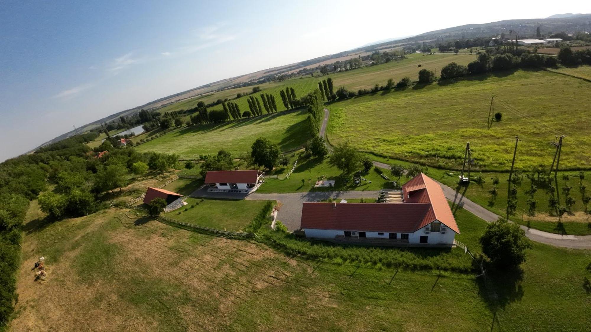 Kishosszuret Vendeghaz Hotel Pécsvárad Buitenkant foto